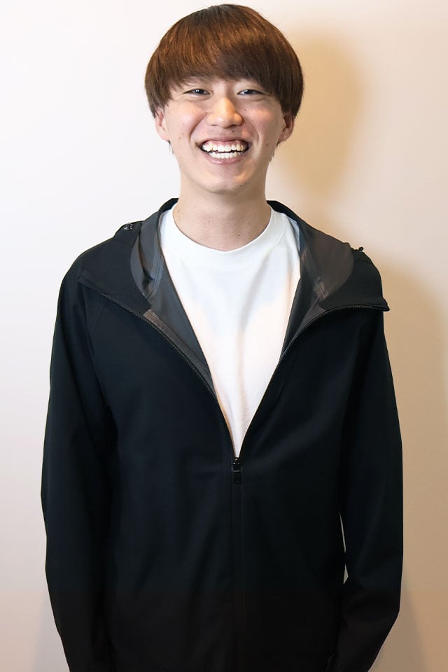 新谷 威人